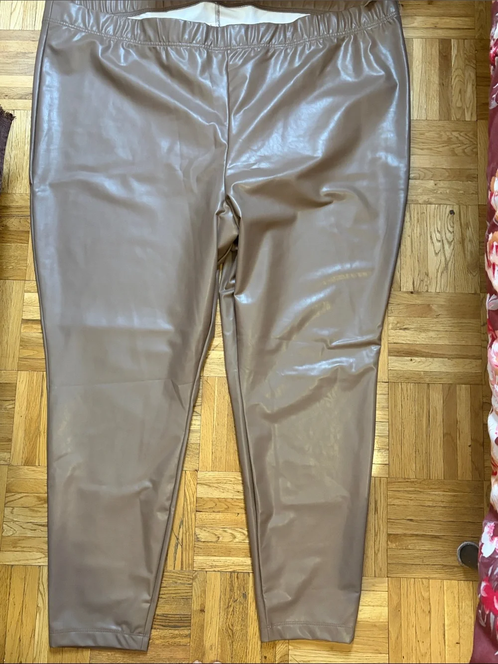 Old Navy High-Waisted Faux-Leather Leggings - Picture 2 of 4